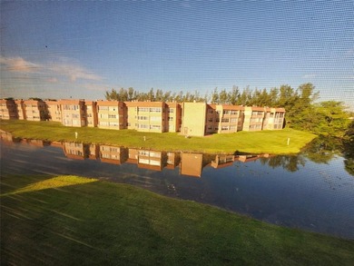 SUNRISE LAKES PHASE 3---HOPA-- 55 OVER---2/2--BEDROOMS HAVE WALK on Sunrise Lakes Phase III in Florida - for sale on GolfHomes.com, golf home, golf lot