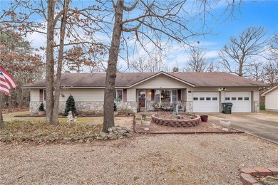 Nice 3 bedroom 2 bath home on wooded lot close to the country on Holiday Island Golf Course in Arkansas - for sale on GolfHomes.com, golf home, golf lot