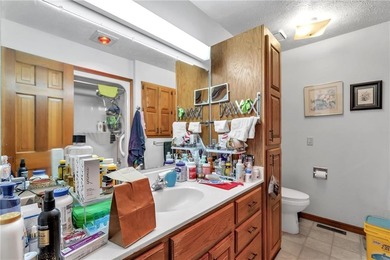 Nice 3 bedroom 2 bath home on wooded lot close to the country on Holiday Island Golf Course in Arkansas - for sale on GolfHomes.com, golf home, golf lot