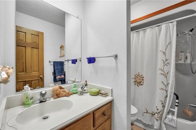 Nice 3 bedroom 2 bath home on wooded lot close to the country on Holiday Island Golf Course in Arkansas - for sale on GolfHomes.com, golf home, golf lot