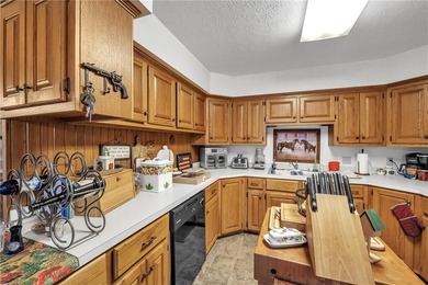 Nice 3 bedroom 2 bath home on wooded lot close to the country on Holiday Island Golf Course in Arkansas - for sale on GolfHomes.com, golf home, golf lot