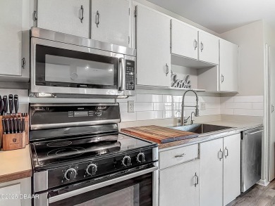 This 3 bedroom 2 bath end corner unit is nestled on the top on Indigo Lakes Golf Club in Florida - for sale on GolfHomes.com, golf home, golf lot