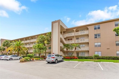 NEWLY RENOVATED EXTRA LARGE CORNER 2BR/2BATH CONDO IN THE SOUGHT on Wynmoor Golf Course in Florida - for sale on GolfHomes.com, golf home, golf lot
