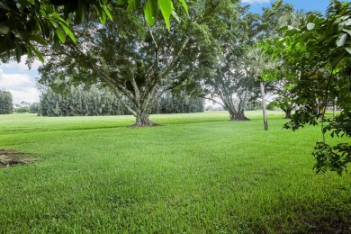 Welcome to this charming 2-bedroom townhouse nestled in a serent on Fountains Golf and Country Club in Florida - for sale on GolfHomes.com, golf home, golf lot