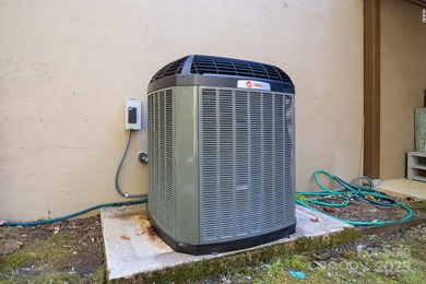 This is the mountain home of your dreams! Discover true mountain on Connestee Falls Golf Club in North Carolina - for sale on GolfHomes.com, golf home, golf lot