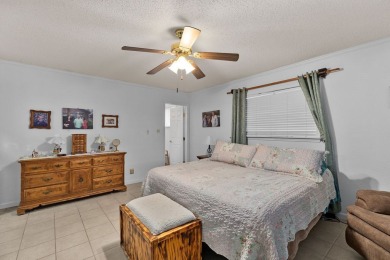 Separate400 sq ft guest house with a kitchenette, full bathroom on South Padre Island Golf Club in Texas - for sale on GolfHomes.com, golf home, golf lot