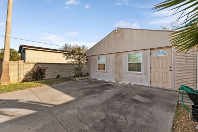 Separate400 sq ft guest house with a kitchenette, full bathroom on South Padre Island Golf Club in Texas - for sale on GolfHomes.com, golf home, golf lot