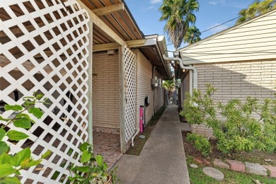 Separate400 sq ft guest house with a kitchenette, full bathroom on South Padre Island Golf Club in Texas - for sale on GolfHomes.com, golf home, golf lot