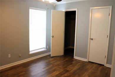 Beautifully updated 4-bedroom, 2-bath, 2-car garage home on Wright Park Municipal Golf Course in Texas - for sale on GolfHomes.com, golf home, golf lot