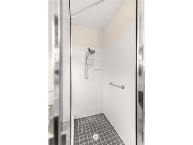 New Luxury Vinyl Flooring !! Freshly Painted !! Roof 2020 !! on The Links of Spruce Creek in Florida - for sale on GolfHomes.com, golf home, golf lot