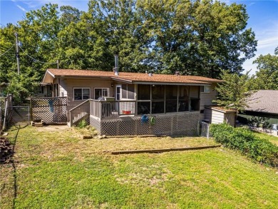 Welcome to this well-kept 2 bed, 2 full bath home nestled in a on Bella Vista Country Club - Scottsdale in Arkansas - for sale on GolfHomes.com, golf home, golf lot