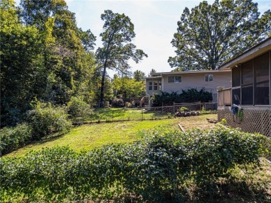 Welcome to this well-kept 2 bed, 2 full bath home nestled in a on Bella Vista Country Club - Scottsdale in Arkansas - for sale on GolfHomes.com, golf home, golf lot