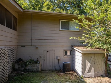 Welcome to this well-kept 2 bed, 2 full bath home nestled in a on Bella Vista Country Club - Scottsdale in Arkansas - for sale on GolfHomes.com, golf home, golf lot