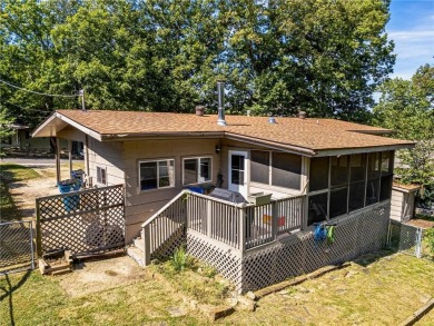 Welcome to this well-kept 2 bed, 2 full bath home nestled in a on Bella Vista Country Club - Scottsdale in Arkansas - for sale on GolfHomes.com, golf home, golf lot