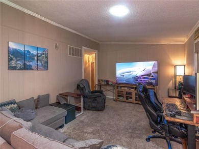 Welcome to this well-kept 2 bed, 2 full bath home nestled in a on Bella Vista Country Club - Scottsdale in Arkansas - for sale on GolfHomes.com, golf home, golf lot