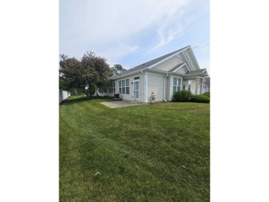 Sharp End unit, 2 bedrooms, 2 baths, move in and enjoy all that on Whisper Creek Golf Club in Illinois - for sale on GolfHomes.com, golf home, golf lot