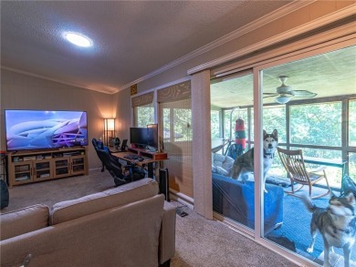 Welcome to this well-kept 2 bed, 2 full bath home nestled in a on Bella Vista Country Club - Scottsdale in Arkansas - for sale on GolfHomes.com, golf home, golf lot
