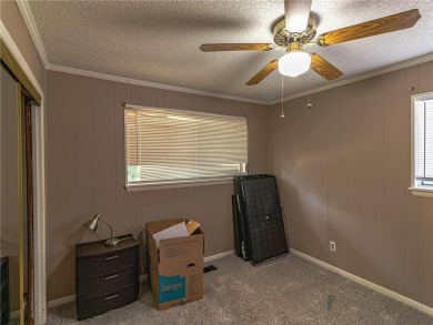 Welcome to this well-kept 2 bed, 2 full bath home nestled in a on Bella Vista Country Club - Scottsdale in Arkansas - for sale on GolfHomes.com, golf home, golf lot