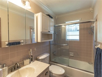 Welcome to this well-kept 2 bed, 2 full bath home nestled in a on Bella Vista Country Club - Scottsdale in Arkansas - for sale on GolfHomes.com, golf home, golf lot