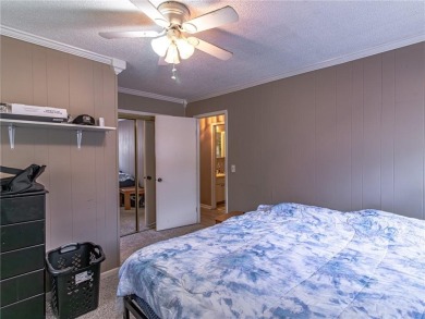 Welcome to this well-kept 2 bed, 2 full bath home nestled in a on Bella Vista Country Club - Scottsdale in Arkansas - for sale on GolfHomes.com, golf home, golf lot