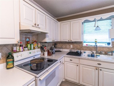 Welcome to this well-kept 2 bed, 2 full bath home nestled in a on Bella Vista Country Club - Scottsdale in Arkansas - for sale on GolfHomes.com, golf home, golf lot