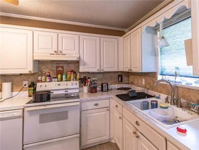 Welcome to this well-kept 2 bed, 2 full bath home nestled in a on Bella Vista Country Club - Scottsdale in Arkansas - for sale on GolfHomes.com, golf home, golf lot