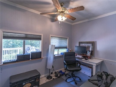 Welcome to this well-kept 2 bed, 2 full bath home nestled in a on Bella Vista Country Club - Scottsdale in Arkansas - for sale on GolfHomes.com, golf home, golf lot
