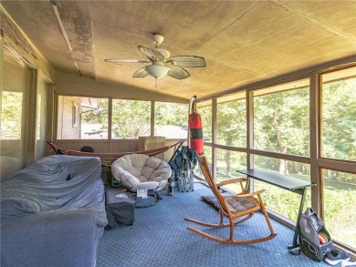 Welcome to this well-kept 2 bed, 2 full bath home nestled in a on Bella Vista Country Club - Scottsdale in Arkansas - for sale on GolfHomes.com, golf home, golf lot