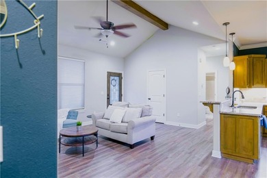 Looking for a 2-bed home in Bella Vista with easy I-49 access on Bella Vista Country Club - Highlands in Arkansas - for sale on GolfHomes.com, golf home, golf lot