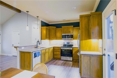 Looking for a 2-bed home in Bella Vista with easy I-49 access on Bella Vista Country Club - Highlands in Arkansas - for sale on GolfHomes.com, golf home, golf lot