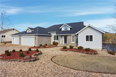 Elegant, updated 1,976 sq ft home offering sweeping views of on Holiday Island Executive Golf Course in Arkansas - for sale on GolfHomes.com, golf home, golf lot