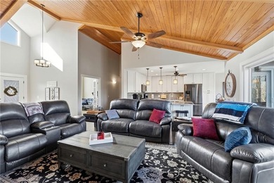 Elegant, updated 1,976 sq ft home offering sweeping views of on Holiday Island Executive Golf Course in Arkansas - for sale on GolfHomes.com, golf home, golf lot