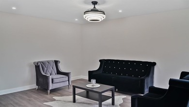 FULLY UP TO DATE MODERN 2 BEDROOM, 2 BATH CONDO IN THE HEART OF on Kings Point Golf -Flanders Way in Florida - for sale on GolfHomes.com, golf home, golf lot