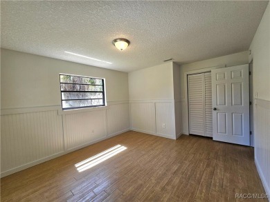 GREAT 4/2 HOME CLOSE TO TOWN IN CRYSTAL RIVER! INVESTORS...SHORT on Plantation Inn and Golf Resort  in Florida - for sale on GolfHomes.com, golf home, golf lot