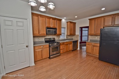 WELL-MAINTAINED 3bd/3.5ba END UNIT Townhome in the highly on The Club At Morgan Hill in Pennsylvania - for sale on GolfHomes.com, golf home, golf lot