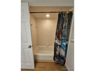 GREAT 4/2 HOME CLOSE TO TOWN IN CRYSTAL RIVER! INVESTORS...SHORT on Plantation Inn and Golf Resort  in Florida - for sale on GolfHomes.com, golf home, golf lot