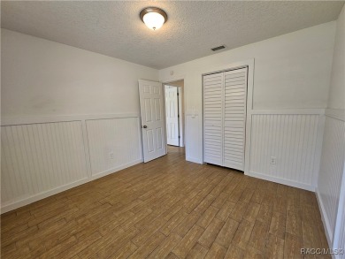 GREAT 4/2 HOME CLOSE TO TOWN IN CRYSTAL RIVER! INVESTORS...SHORT on Plantation Inn and Golf Resort  in Florida - for sale on GolfHomes.com, golf home, golf lot