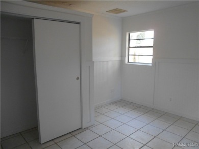 GREAT 4/2 HOME CLOSE TO TOWN IN CRYSTAL RIVER! INVESTORS...SHORT on Plantation Inn and Golf Resort  in Florida - for sale on GolfHomes.com, golf home, golf lot