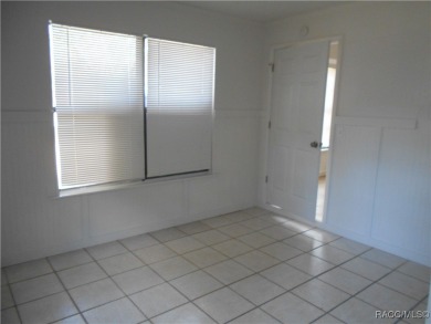 GREAT 4/2 HOME CLOSE TO TOWN IN CRYSTAL RIVER! INVESTORS...SHORT on Plantation Inn and Golf Resort  in Florida - for sale on GolfHomes.com, golf home, golf lot