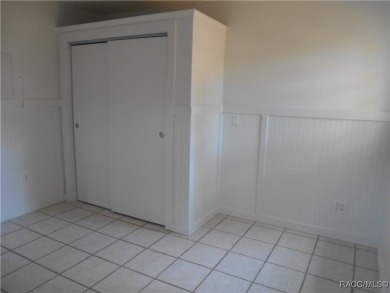 GREAT 4/2 HOME CLOSE TO TOWN IN CRYSTAL RIVER! INVESTORS...SHORT on Plantation Inn and Golf Resort  in Florida - for sale on GolfHomes.com, golf home, golf lot