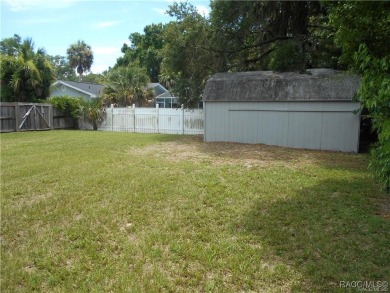GREAT 4/2 HOME CLOSE TO TOWN IN CRYSTAL RIVER! INVESTORS...SHORT on Plantation Inn and Golf Resort  in Florida - for sale on GolfHomes.com, golf home, golf lot