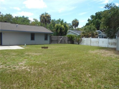 GREAT 4/2 HOME CLOSE TO TOWN IN CRYSTAL RIVER! INVESTORS...SHORT on Plantation Inn and Golf Resort  in Florida - for sale on GolfHomes.com, golf home, golf lot