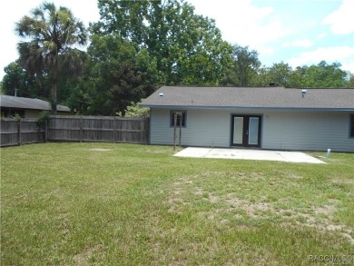 GREAT 4/2 HOME CLOSE TO TOWN IN CRYSTAL RIVER! INVESTORS...SHORT on Plantation Inn and Golf Resort  in Florida - for sale on GolfHomes.com, golf home, golf lot