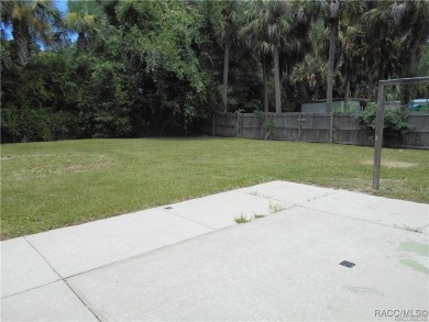 GREAT 4/2 HOME CLOSE TO TOWN IN CRYSTAL RIVER! INVESTORS...SHORT on Plantation Inn and Golf Resort  in Florida - for sale on GolfHomes.com, golf home, golf lot