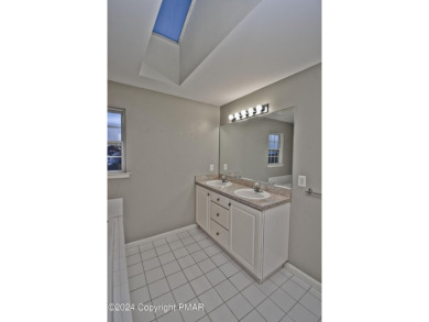 WELL-MAINTAINED 3bd/3.5ba END UNIT Townhome in the highly on The Club At Morgan Hill in Pennsylvania - for sale on GolfHomes.com, golf home, golf lot