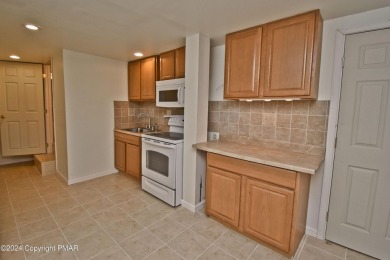 WELL-MAINTAINED 3bd/3.5ba END UNIT Townhome in the highly on The Club At Morgan Hill in Pennsylvania - for sale on GolfHomes.com, golf home, golf lot