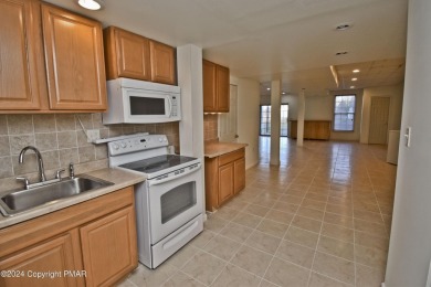 WELL-MAINTAINED 3bd/3.5ba END UNIT Townhome in the highly on The Club At Morgan Hill in Pennsylvania - for sale on GolfHomes.com, golf home, golf lot