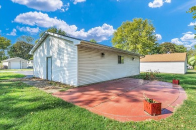 Step inside this spacious 4 bedroom, 2 bath home situated on a on Woodlawn Country Club in Illinois - for sale on GolfHomes.com, golf home, golf lot