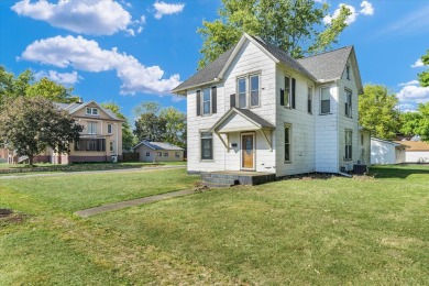 Step inside this spacious 4 bedroom, 2 bath home situated on a on Woodlawn Country Club in Illinois - for sale on GolfHomes.com, golf home, golf lot