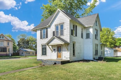 Step inside this spacious 4 bedroom, 2 bath home situated on a on Woodlawn Country Club in Illinois - for sale on GolfHomes.com, golf home, golf lot